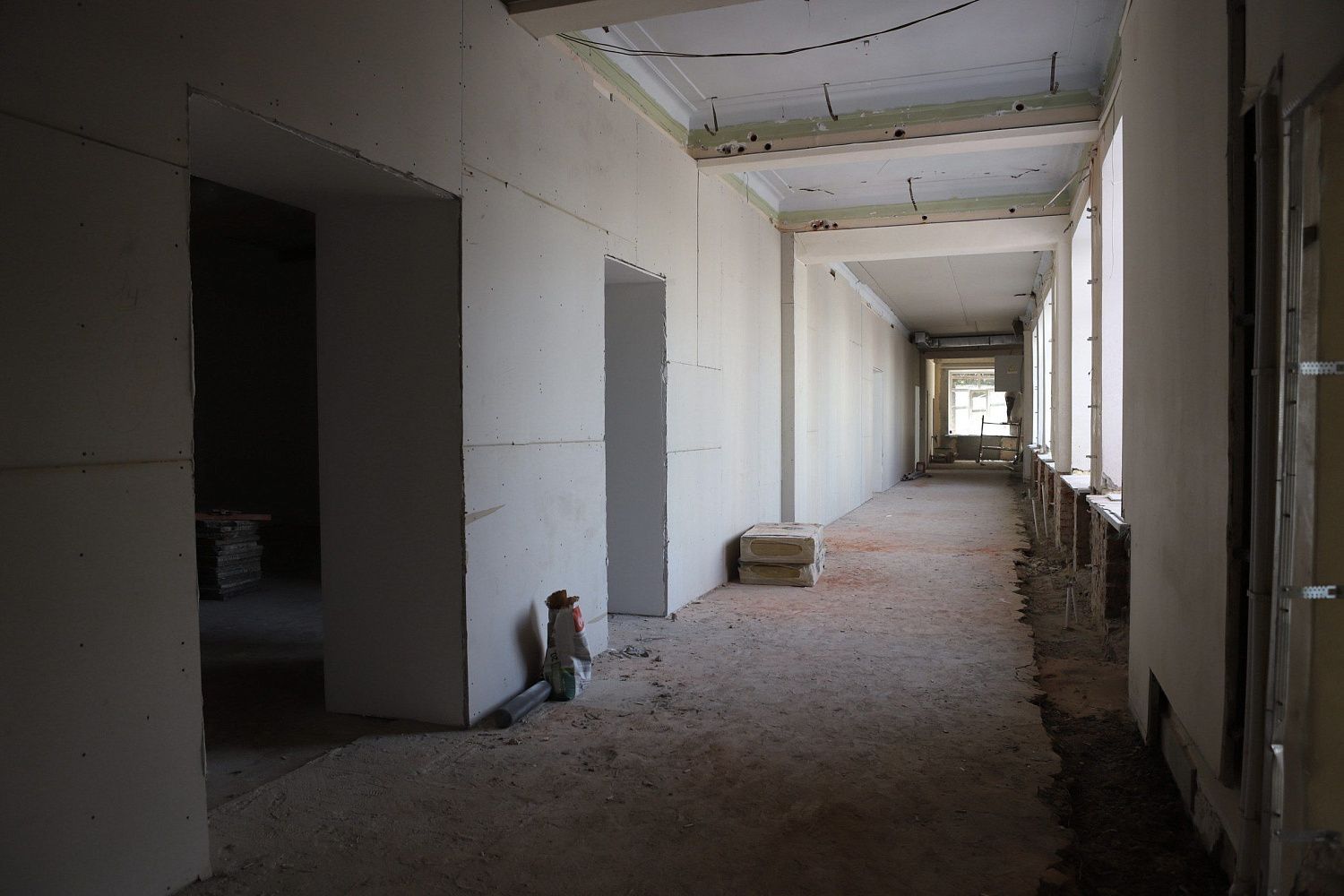В школах Курска продолжается проведение капитального ремонта